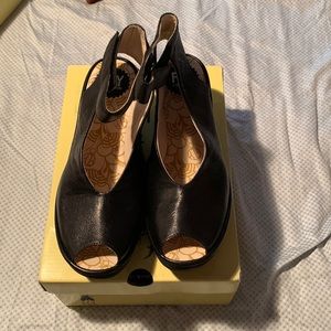 Fly London Yala NWT size 9